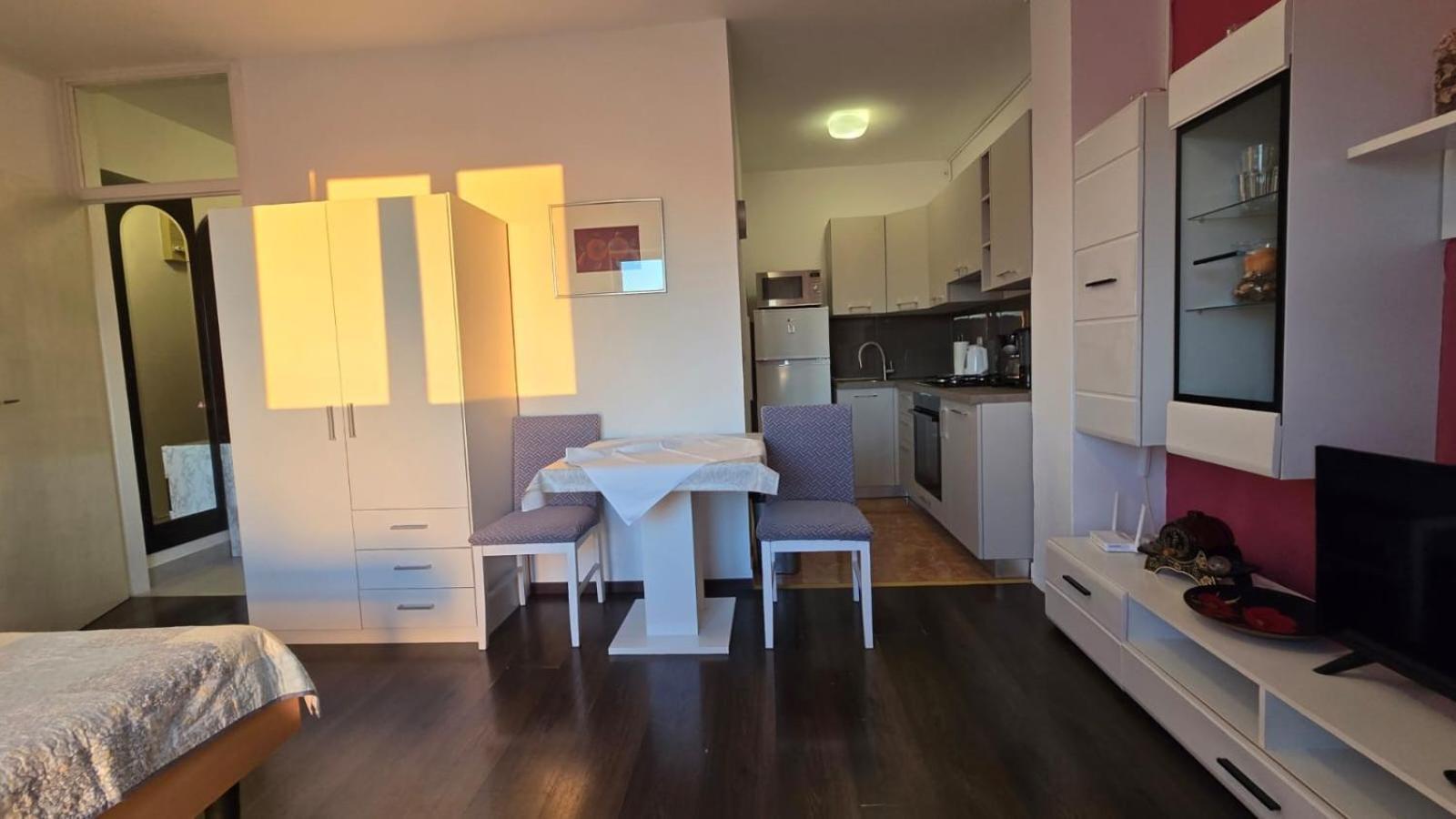 Studio Apartment Ljubica For 2 Persons 150M From The Beach Пореч Екстер'єр фото